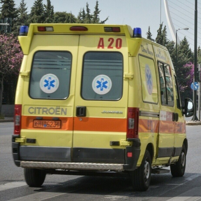 Βουλιαγμένης: Τροχαίο ατύχημα με εγκλωβισμό - Ντεραπάρισε φορτηγό