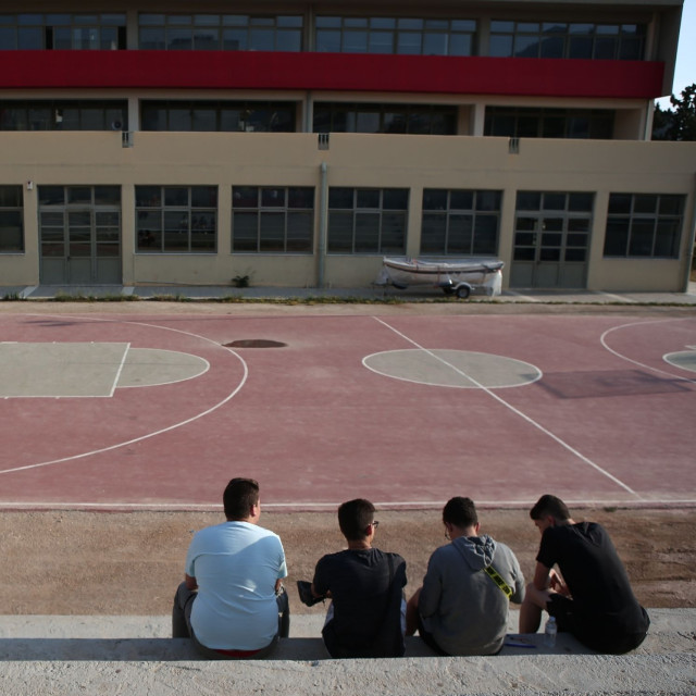 Πότε τελειώνουν τα μαθήματα σε Γυμνάσια και Λύκεια – Πότε αρχίζουν οι ενδοσχολικές εξετάσεις