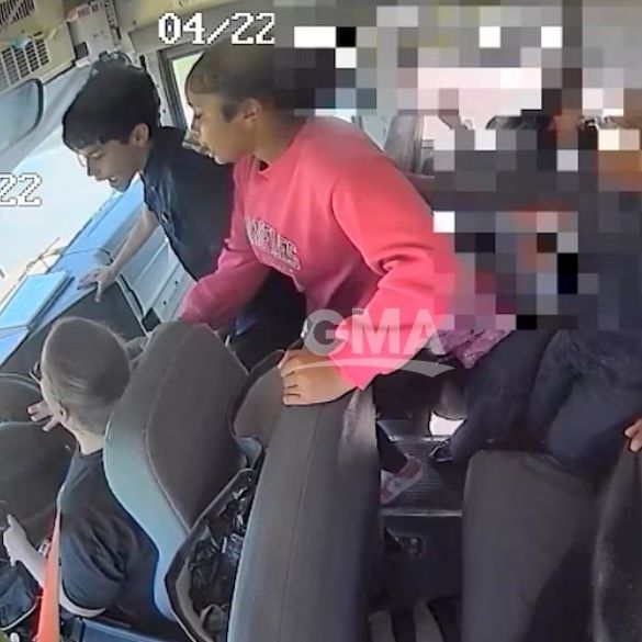 Γενναία διάσωση: Μαθητές γυμνασίου παίρνουν τον έλεγχο σχολικού όταν η οδηγός λιποθυμάει στο τιμόνι