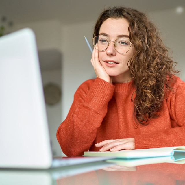 Υβριδική εργασία: Υποτίθεται ότι θα την νιώθαμε ευκολότερη - Γιατί δεν είναι έτσι τελικά;