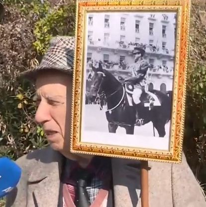 Επίθεση σε ΕΦΚΑ και Πρωτοδικείο: Ο 89χρονος είχε πάει στην κηδεία του τέως βασιλιά στο Τατόι