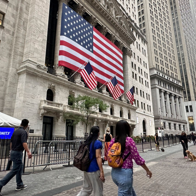 Η Fed διατήρησε αμετάβλητα τα επιτόκια, μεταξύ 3,50% και 3,75%