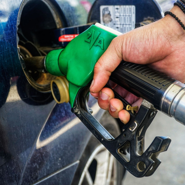 Καύσιμα: Ο Λεκορνί καλεί την Total Energies να αναδιανείμει τα «έκτακτα» κέρδη της