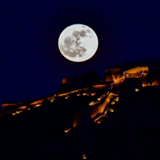 Πανσέληνος Μαΐου 2026: Πότε θα δούμε το Φεγγάρι των Λουλουδιών στον ουρανό