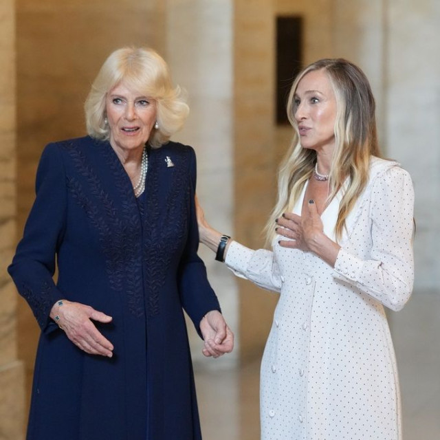 Νέα Υόρκη: Όταν η βασίλισσα Καμίλα συνάντησε την... Κάρι Μπράντσο