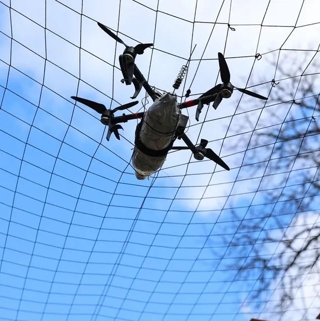 Αντί για Laser ... δίχτυα: Η απάντηση στα φονικά drones ήλθε από τα βάθη της θάλασσας