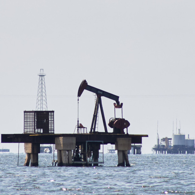 Καλπάζει το πετρέλαιο: Πάνω από τα 111 δολάρια το Brent στις ασιατικές αγορές