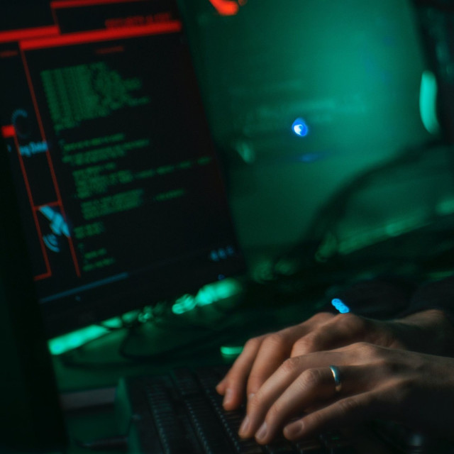 Γαλλία: 15χρονος χάκερ έκλεψε τα δεδομένα εκατομμυρίων πολιτών - Προσπάθησε να τα πουλήσει