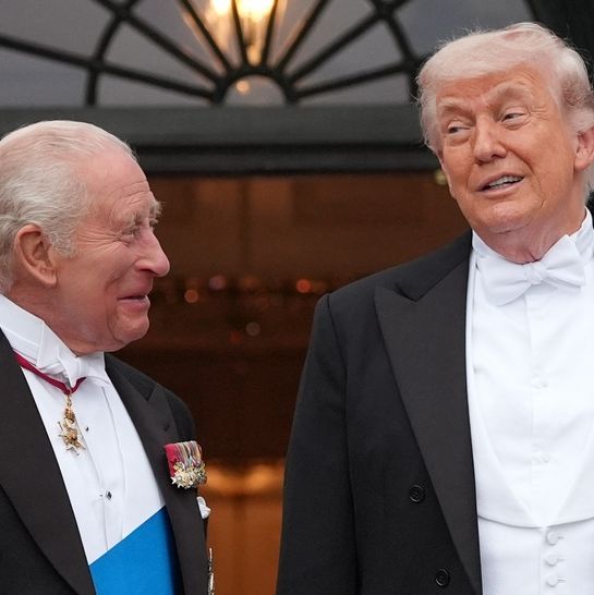 Βασιλιάς Κάρολος: Πώς κατάφερε να κάνει τον Τραμπ από εχθρό σύμμαχο