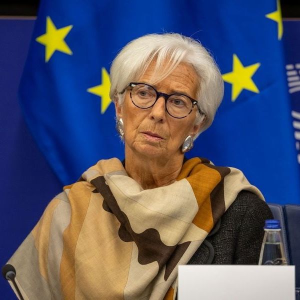 Λαγκάρντ: «Εκτός βασικού σεναρίου» η πορεία της οικονομίας - Απόφαση για επιτόκια από ... Ιούνιο