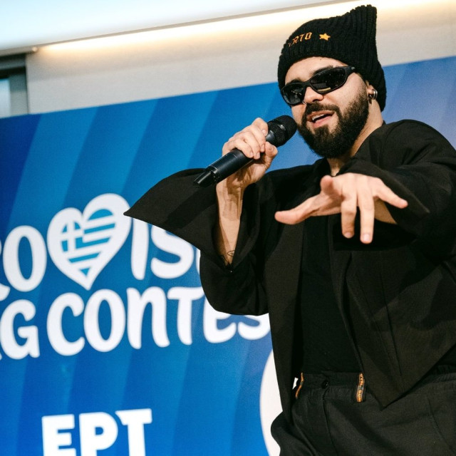 Eurovision: Ο Akyllas αναχώρησε για Βιέννη - «Θα είναι ένα τρίλεπτο με χιούμορ και πολλή συγκίνηση»