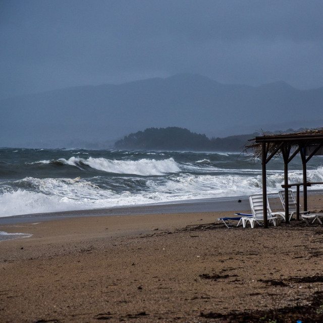Πρωτομαγιά με πτώση της θερμοκρασίας, καταιγίδες και πολλά μποφόρ – Η πρόγνωση για το Σαββατοκύριακο