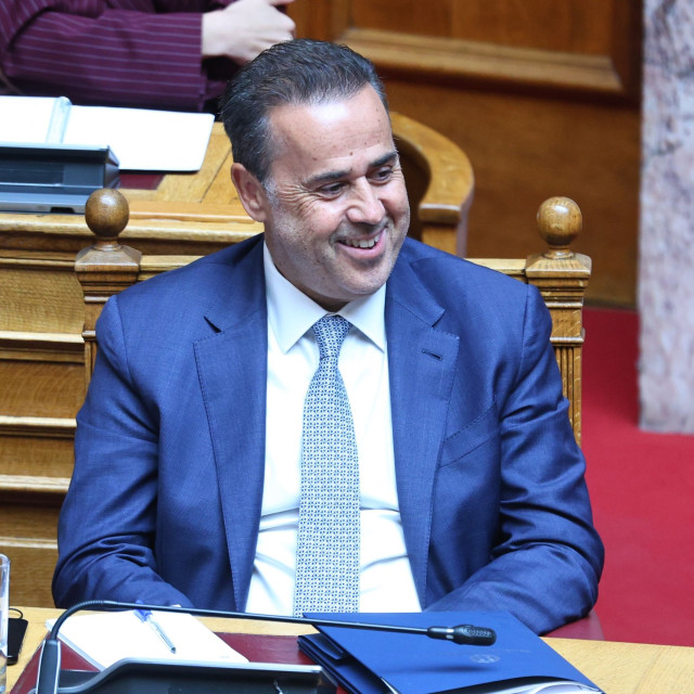 Ψηφίστηκε το νομοσχέδιο για τις ΑΠΕ – Παπασταύρου: Προχωράμε γρήγορα σε θέματα αποθήκευσης ενέργειας