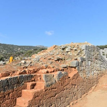 Αρχαία Πέλιννα: Ολοκληρώνονται οι εργασίες αποκατάστασης στην ακρόπολη της Φαρκαδόνας
