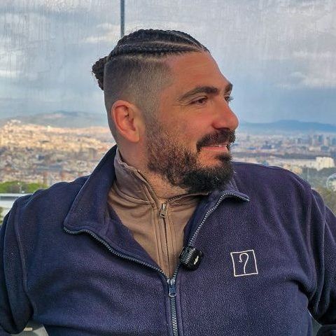 Από τις μαντινάδες στα φάντο: Ένας Κρητικός ανακαλύπτει τη μουσική της Λισαβόνας - Βίντεο