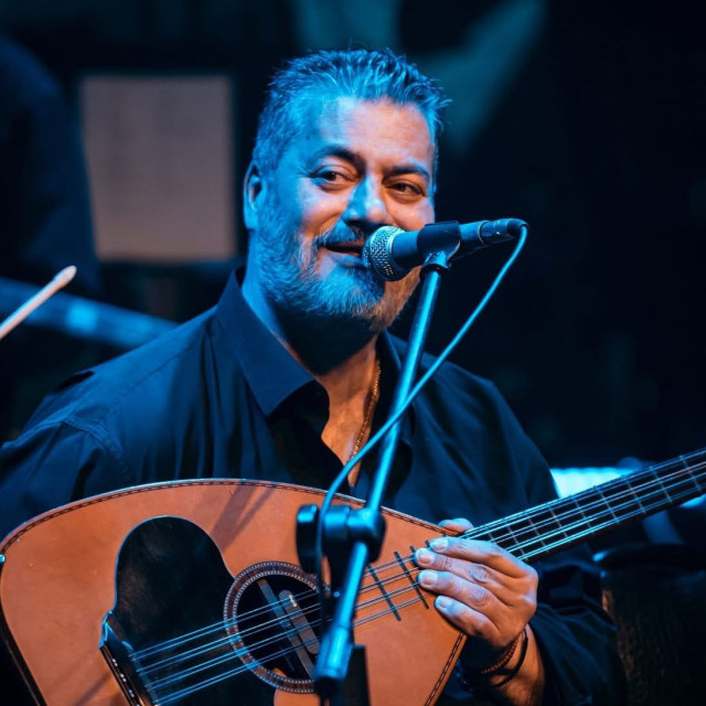 Μανώλης Κονταρός: Αποθεώθηκε σε live – Η μαντινάδα που «σήκωσε» το κοινό στο πόδι - Βίντεο