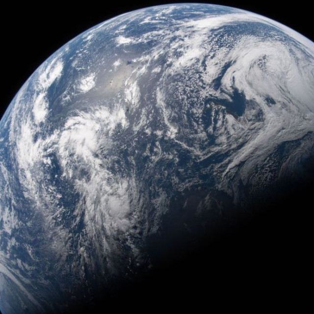 NASA: Νέες εντυπωσιακές εικόνες από τη Γη – Δημοσίευσε με 12.000 φωτογραφίες