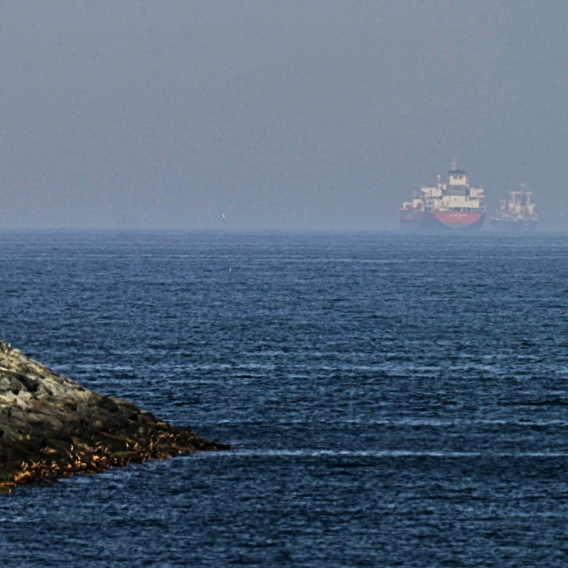 UKMTO: Δεξαμενόπλοιο χτυπήθηκε από «άγνωστα βλήματα» στα Στενά του Ορμούζ