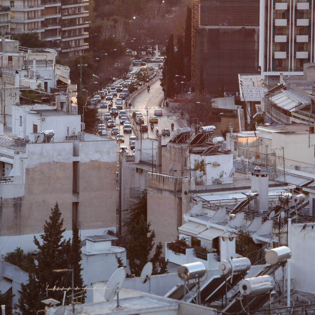 Κρίση στην αγορά ακινήτων: Γιατί είναι τόσο δύσκολο να αγοράσει κάποιος ή να ενοικιάσει σπίτι;