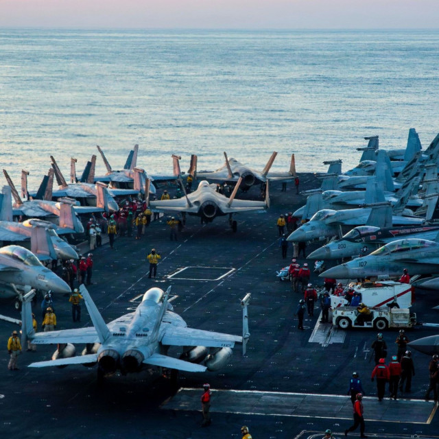 CENTCOM: Οι ΗΠΑ ενεργοποιούν τη ναυτική αποστολή στο Στενό του Ορμούζ – Ξεκινά το «Project Freedom»