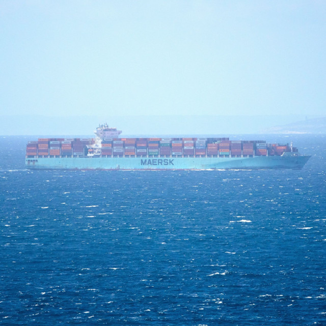 Πλοίο της Maersk πέρασε τα Στενά του Ορμούζ συνοδεία αμερικανικών ενόπλων δυνάμεων