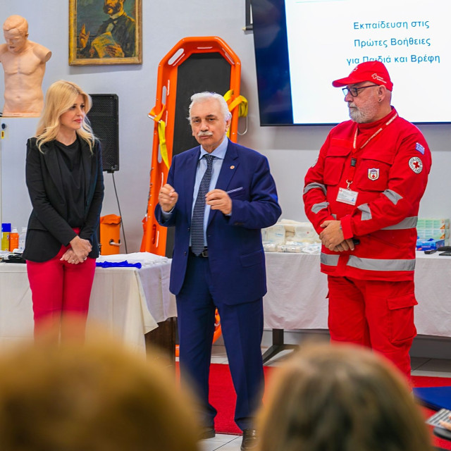 Νταντάδες της γειτονιάς: Ο Ελληνικός Ερυθρός Σταυρός ξεκίνησε τα δωρεάν σεμινάρια πρώτων βοηθειών