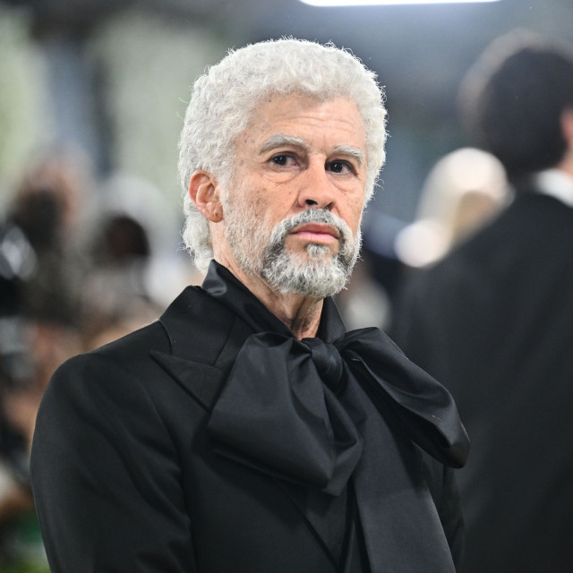 Met Gala 2026: Αγνώριστος ο Bad Bunny - Εμφανίστηκε 50 χρόνια μεγαλύτερος στο κόκκινο χαλί