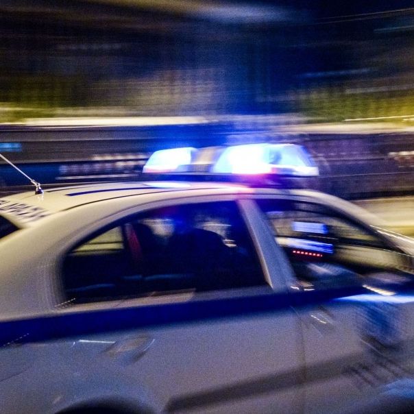 Σαλαμίνα: Περιπολικό παρέσυρε 12χρονη έξω από δημοτικό σχολείο – Νοσηλεύεται μετά από χειρουργείο