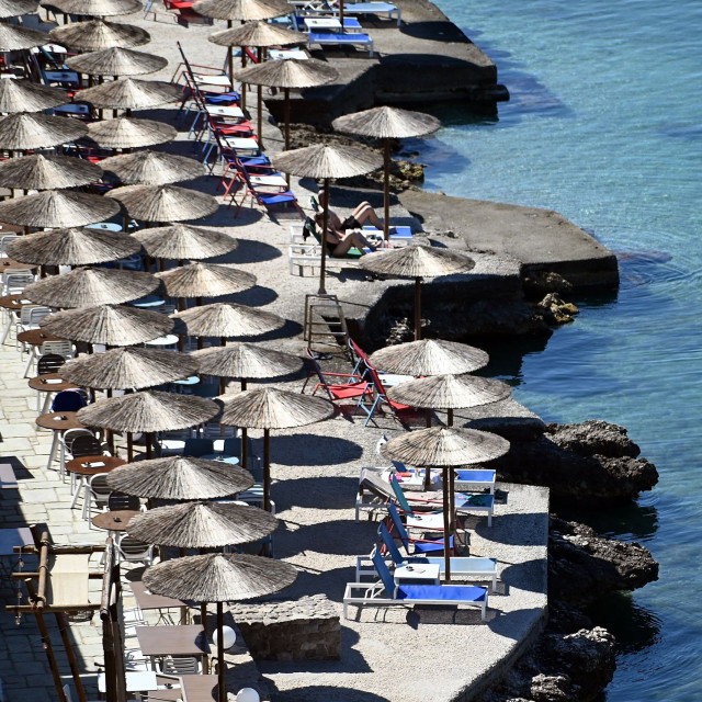 Χαλκιδική: Έκλεψαν ξαπλώστρες από beach bar με φορτηγό - Βίντεο