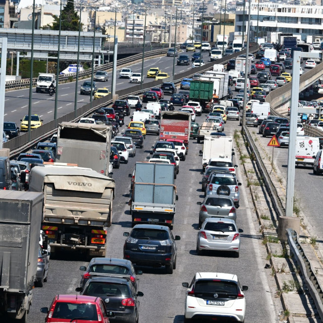 Κίνηση στους δρόμους: Καραμπόλα στον Κηφισό με τέσσερα οχήματα