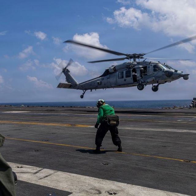 CENTCOM: Οι αμερικανικές δυνάμεις «εξουδετέρωσαν» τάνκερ που επιχείρησε να σπάσει τον αποκλεισμό