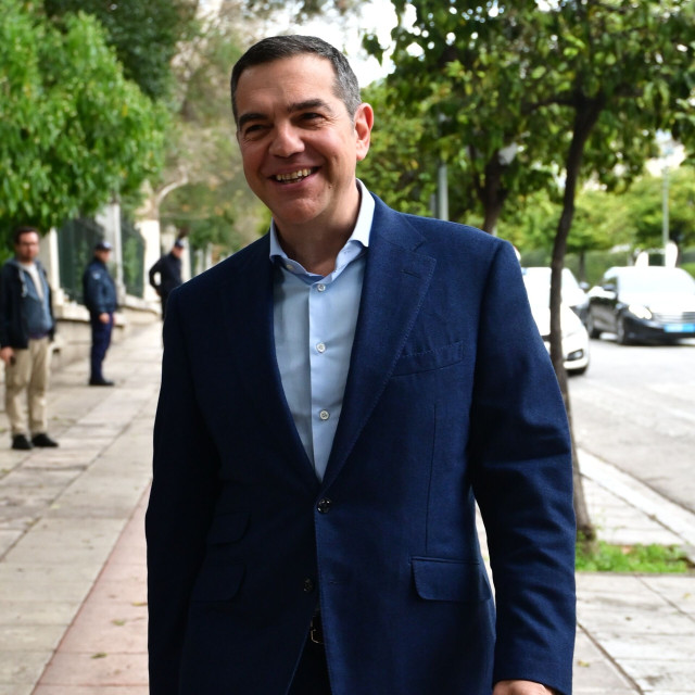 Σενάριο Μαΐου για Τσίπρα: Τι «ζυγίζουν» στην Αμαλίας