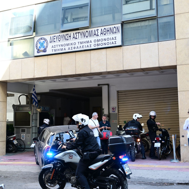 Ομόνοια: Πήγε να τον ληστέψει και τον απείλησε με κλαδευτήρι