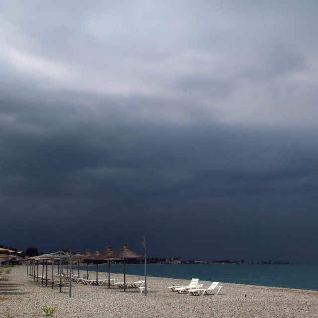 Με αστάθεια και σκόνη ο καιρός της Παρασκευής – Μέχρι 28 βαθμούς η θερμοκρασία