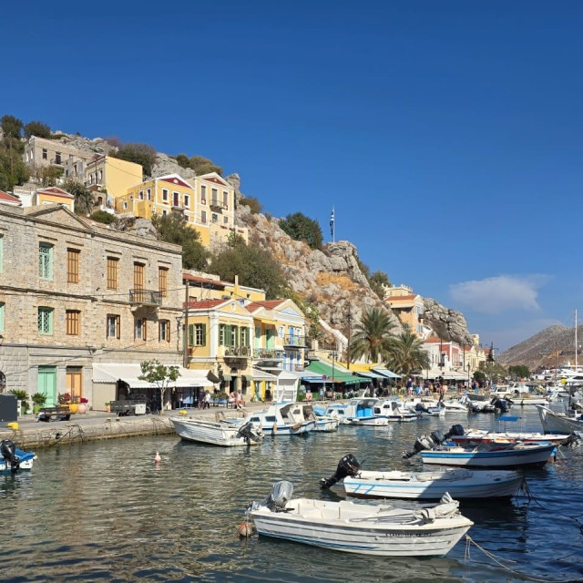 Ανακαλείται η άδεια απασχόλησης των δύο Αιγύπτιων που παρενοχλούσαν παιδιά στη Σύμη