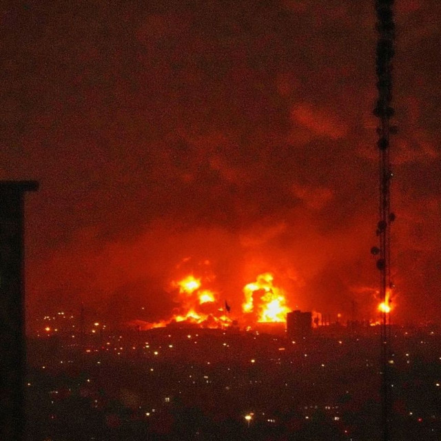 Ιρανικά ΜΜΕ: Αμερικανικά χτυπήματα στο νησί Κεσμ και στο Μπαντάρ Αμπάς