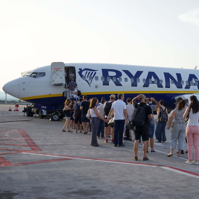 Ryanair: Κλείνει και επίσημα τη βάση στη Θεσσαλονίκη, περικοπή δρομολογίων και στην Αθήνα