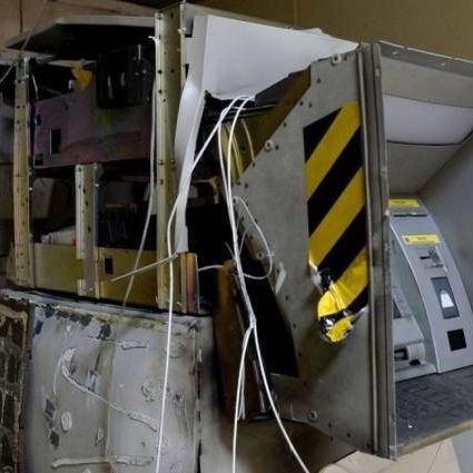 Ανατίναξαν ΑΤΜ τα ξημερώματα στη Βοιωτία – Διέφυγαν με λέια που «αγγίζει» τα 100.000 ευρώ οι δράστες