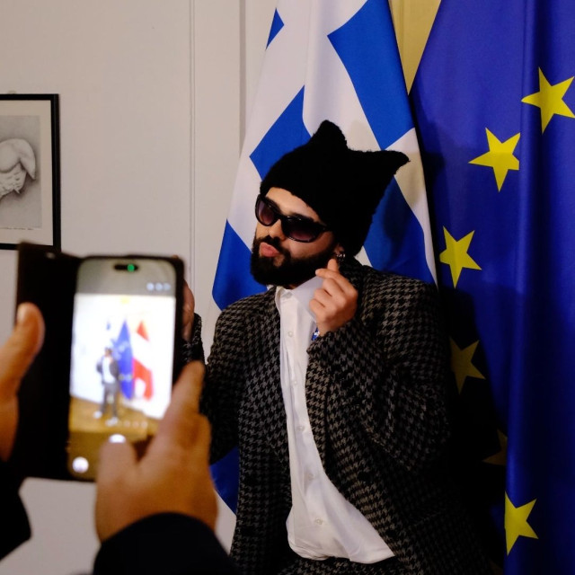 Eurovision 2026: Ο πρέσβης της Ελλάδας στην Αυστρία υποδέχθηκε τον Akyla