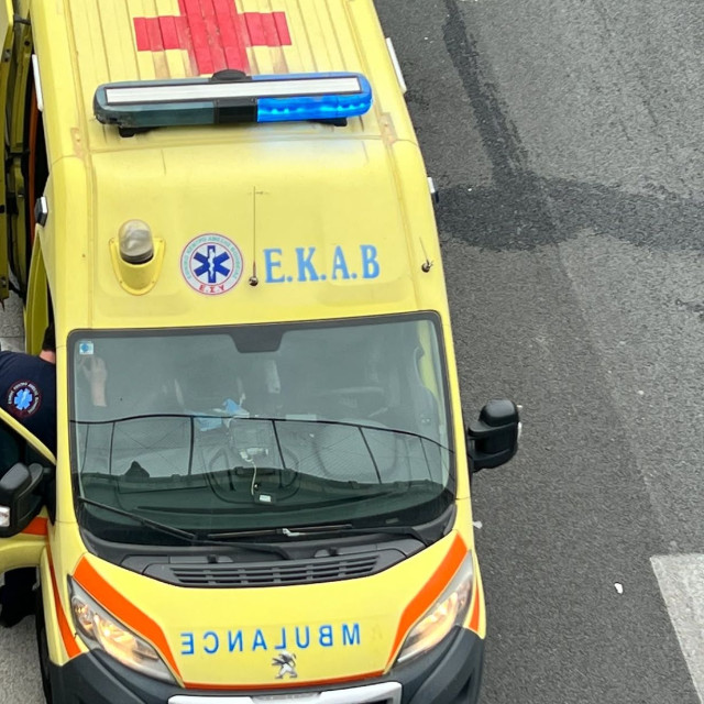 Σοβαρό τροχαίο στη Θεσσαλονίκη: Ένας 12χρονος και άλλα δύο άτομα τραυματίστηκαν σε σύγκρουση δύο ΙΧ