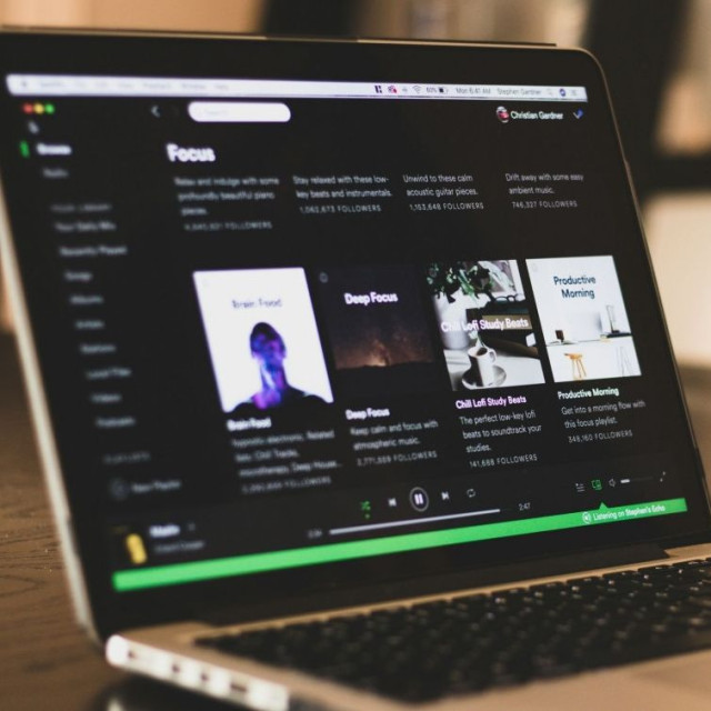 «Έπεσε» το Spotify - Δεν «φορτώνει» η εφαρμογή