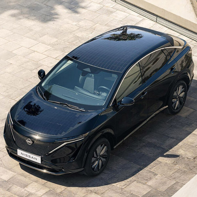 Nissan υιοθετεί φωτοβολταϊκά στα ηλεκτρικά της