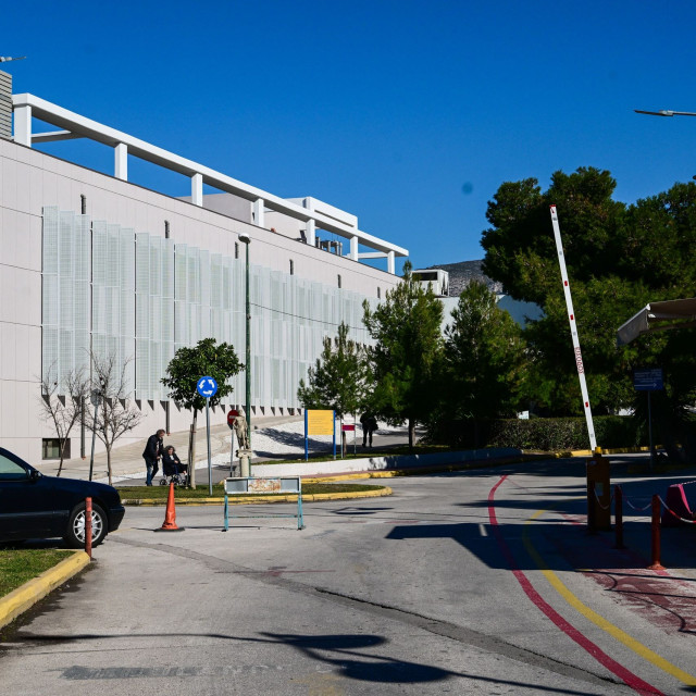 Ηλιούπολη: Σε πολύ σοβαρή κατάσταση οι δύο 17χρονες - Διακομίσθηκαν στο Ασκληπιείο Βούλας