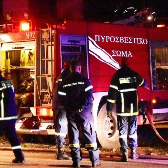 Φωτιά σε δώμα στον Λυκαβηττό: Τραυματίστηκε ελαφρά ένοικος
