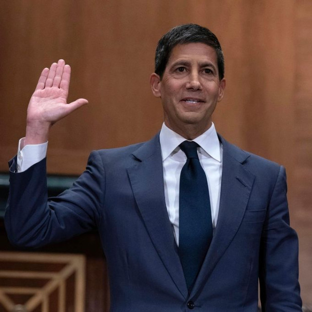 Η Γερουσία επιβεβαιώνει τον Kevin Warsh ως νέο επικεφαλής της Fed