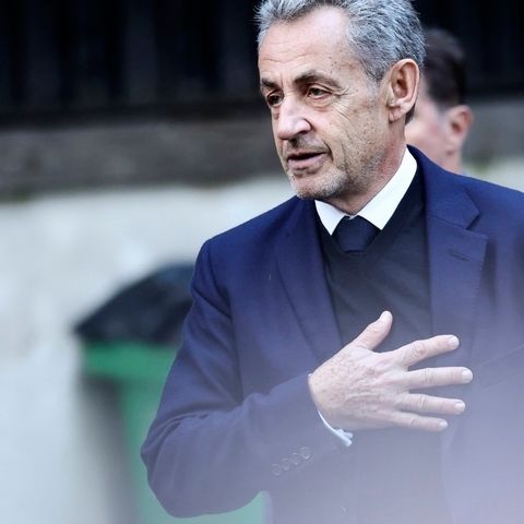 Δίκη για την υπόθεση της Λιβύης: Η εισαγγελία ζητά εκ νέου επταετή φυλάκιση για τον Νικολά Σαρκοζί