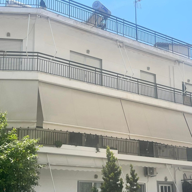 Περιστέρι: «Τα παιδιά ήταν άπλυτα, αδύνατα και με μεγάλα ρούχα, ζούσαν σε ταράτσα», λέει γείτονας