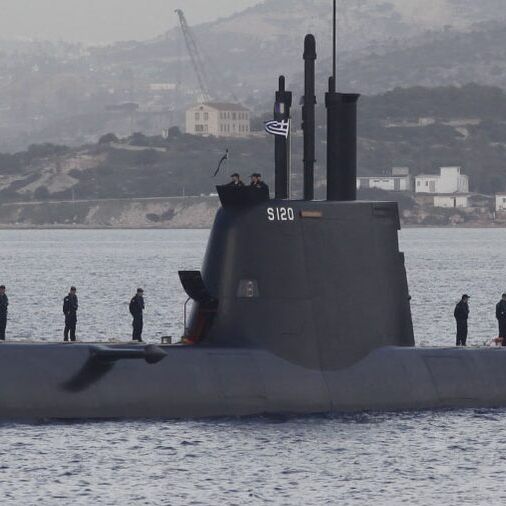 Πρωτοφανές περιστατικό με υποβρύχιο τύπου Παπανικολής στην Τήνο: Πιάστηκε στα δίχτυα ψαρά!