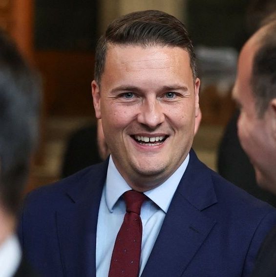 Πολιτική κρίση στην Βρετανία: Παραιτήθηκε ο υπουργός Υγείας, ζητά το ίδιο από τον Στάρμερ