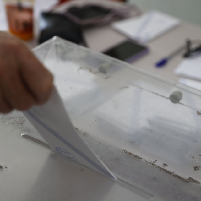 Φαναράς κατά ΠΑΣΟΚ για τα ποσοστά των κομμάτων με αναγωγή: «Καλά μυαλά»